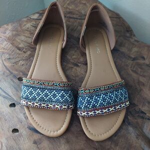 Flat Sandals With Tribal Design